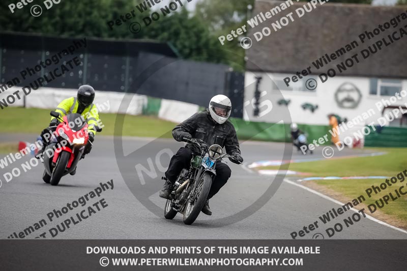 Vintage motorcycle club;eventdigitalimages;mallory park;mallory park trackday photographs;no limits trackdays;peter wileman photography;trackday digital images;trackday photos;vmcc festival 1000 bikes photographs